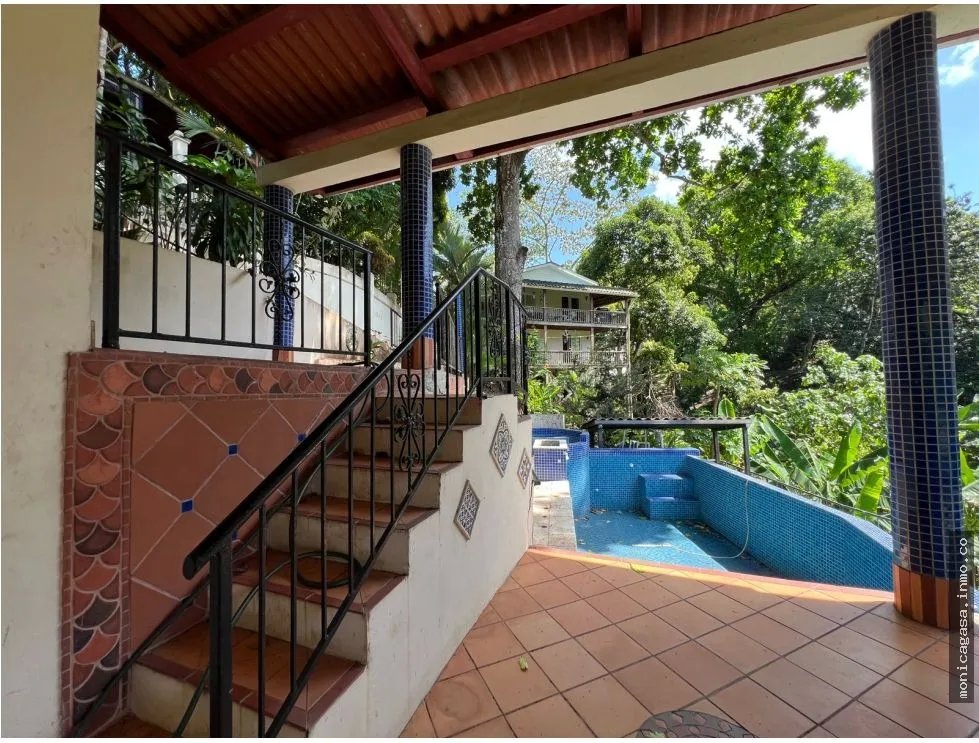 Venta – Propiedad con 2 Casas + Vista al Lago en Las Cumbres