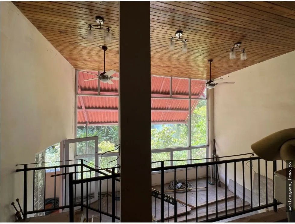 Venta – Propiedad con 2 Casas + Vista al Lago en Las Cumbres