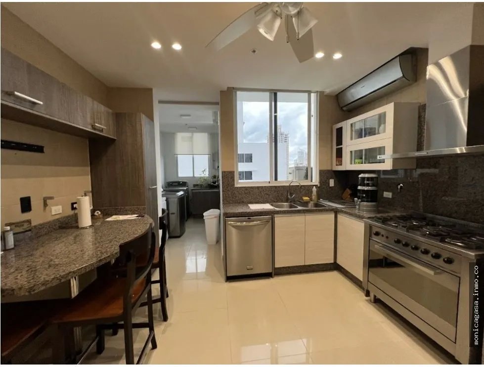 Venta de apartamento remodelado en PH. Mandarin, Vía Israel