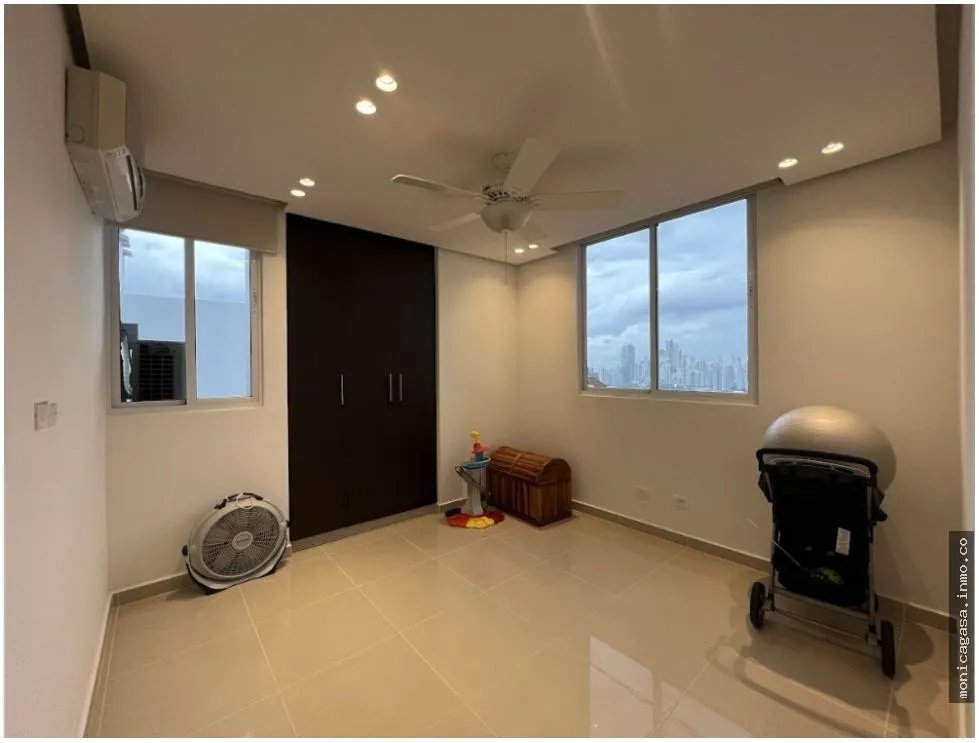 Venta de apartamento remodelado en PH. Mandarin, Vía Israel