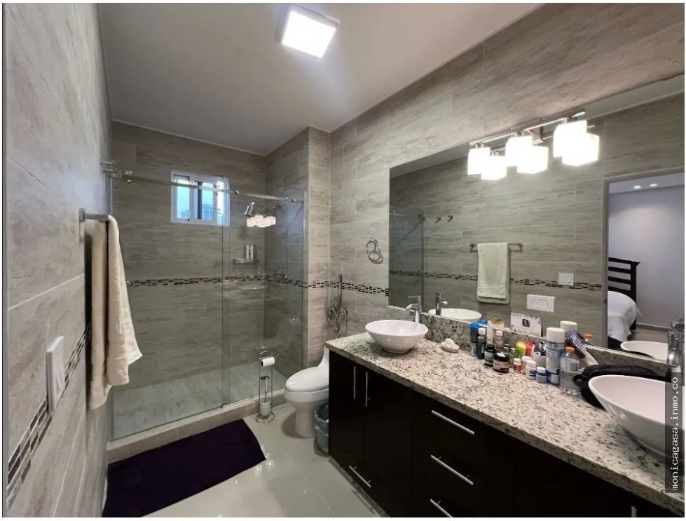 Venta de apartamento remodelado en PH. Mandarin, Vía Israel