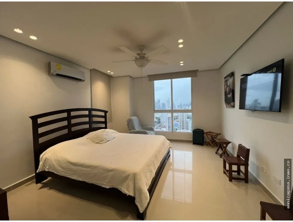 Venta de apartamento remodelado en PH. Mandarin, Vía Israel