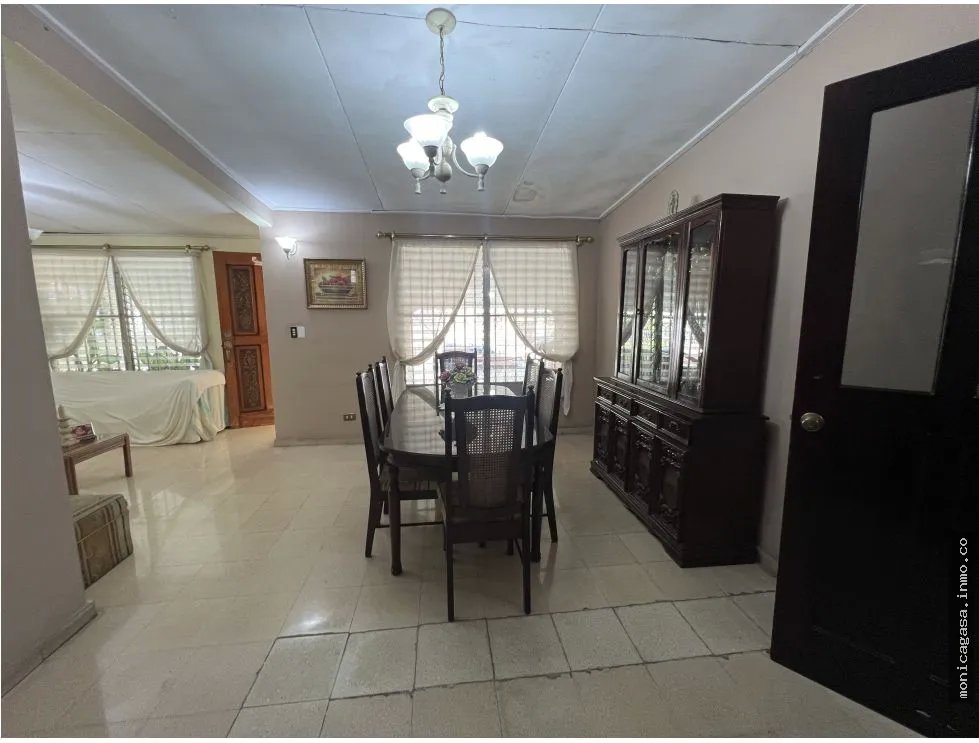 Venta de Casa en Urbanización Residencial Cerro Viento, San Miguelito