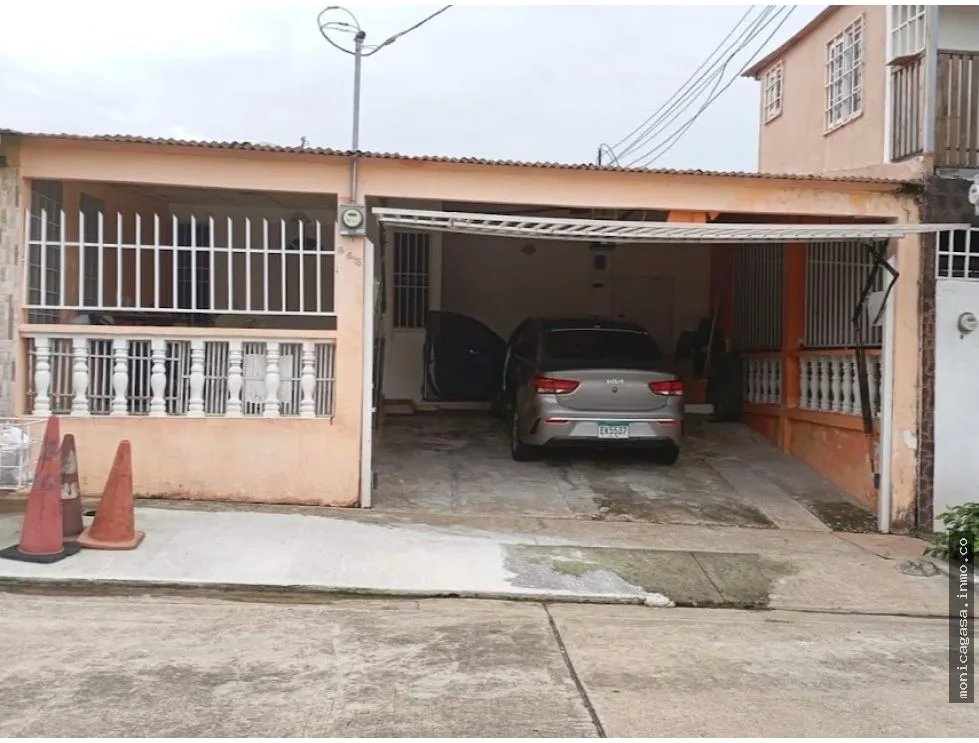 Venta de Casa en Residencial  La Castellana, San Miguelito
