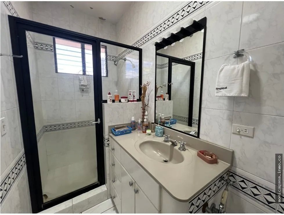 House for Sale in Los Angeles Urbanization, Betania