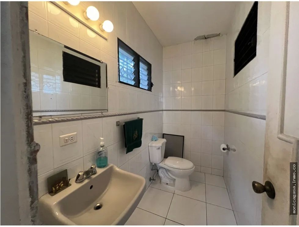 House for Sale in Los Angeles Urbanization, Betania