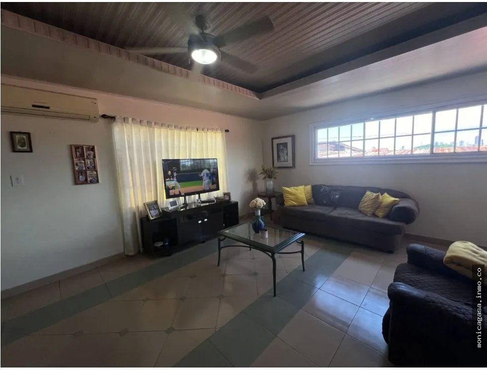 House for Sale in Residential Urbanization Las Lomas, Villa Lucre