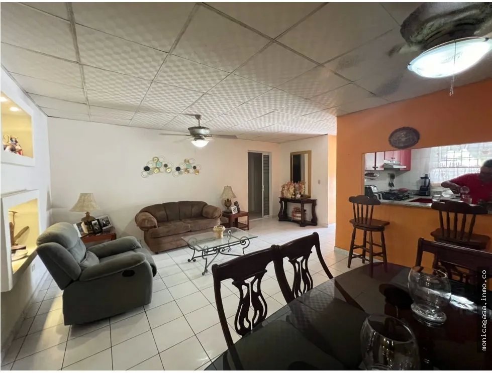 House for Sale in Residential Urbanization Las Lomas, Villa Lucre
