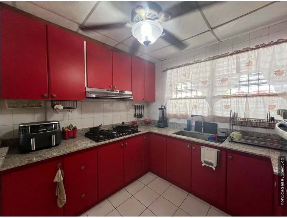 House for Sale in Residential Urbanization Las Lomas, Villa Lucre