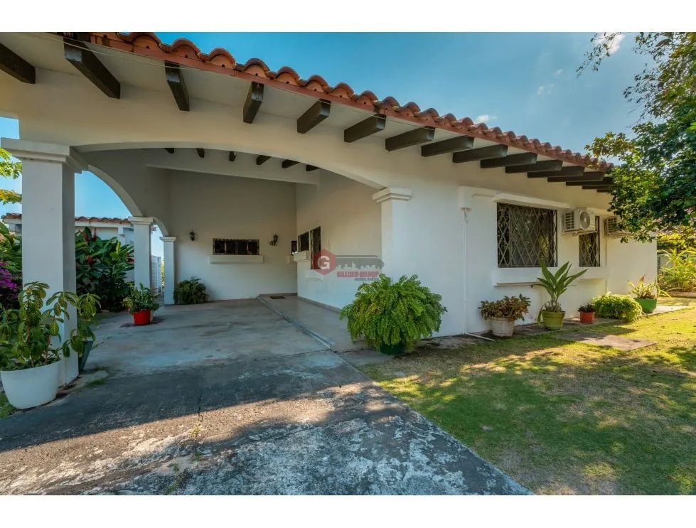 SE VENDE CASA EN RIO HATO PLAYA BLANCA 1091 M2 FRENTE AL MAR