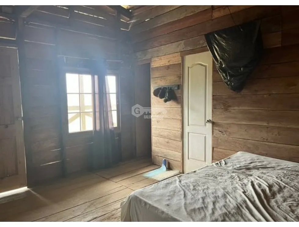 FINCA CON CASA DE 2 PISO / CAPIRA / 38 HECTAREA / RIO Y OJO DE AGUA JC