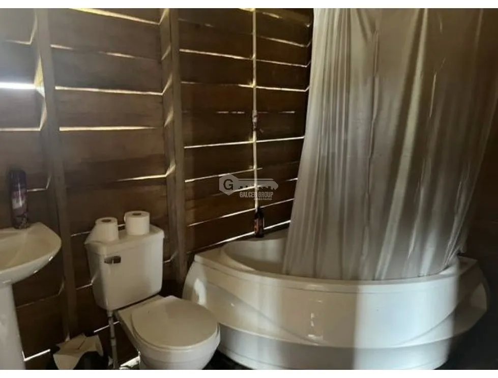 FINCA CON CASA DE 2 PISO / CAPIRA / 38 HECTAREA / RIO Y OJO DE AGUA JC