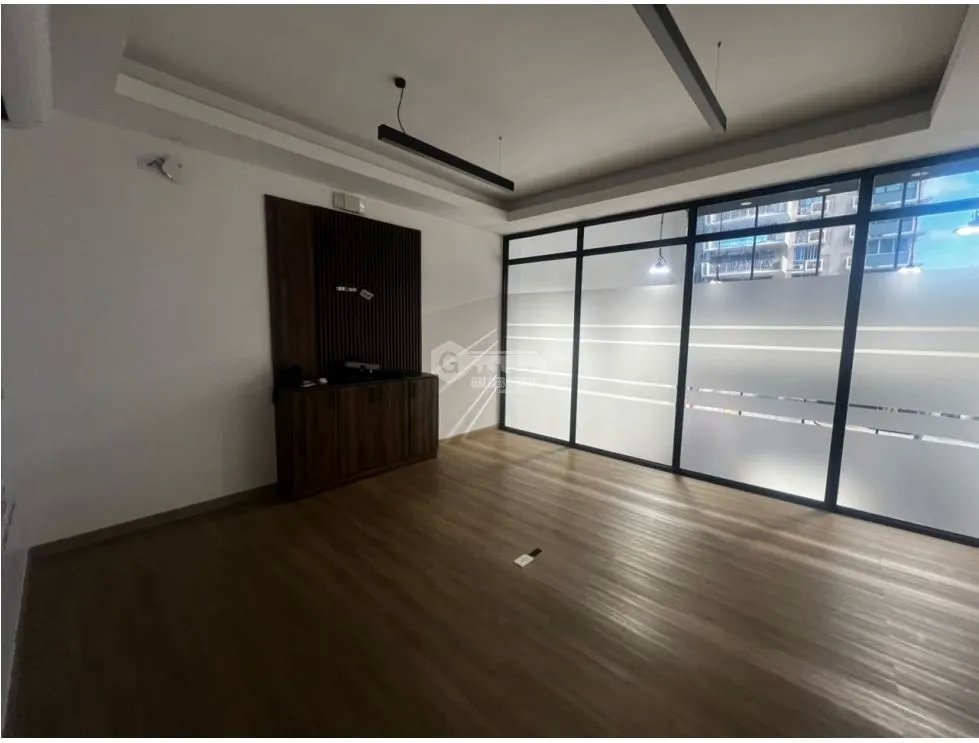 FOR RENT COMMERCIAL SPACE OBARRIO PLAZA NEWBERRY 168M WITH DIVISIONS MEZZANINE A/C