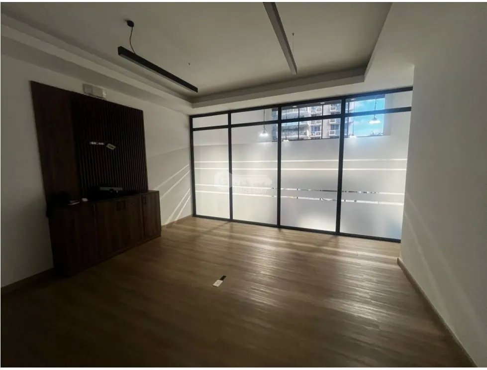 FOR RENT COMMERCIAL SPACE OBARRIO PLAZA NEWBERRY 168M WITH DIVISIONS MEZZANINE A/C