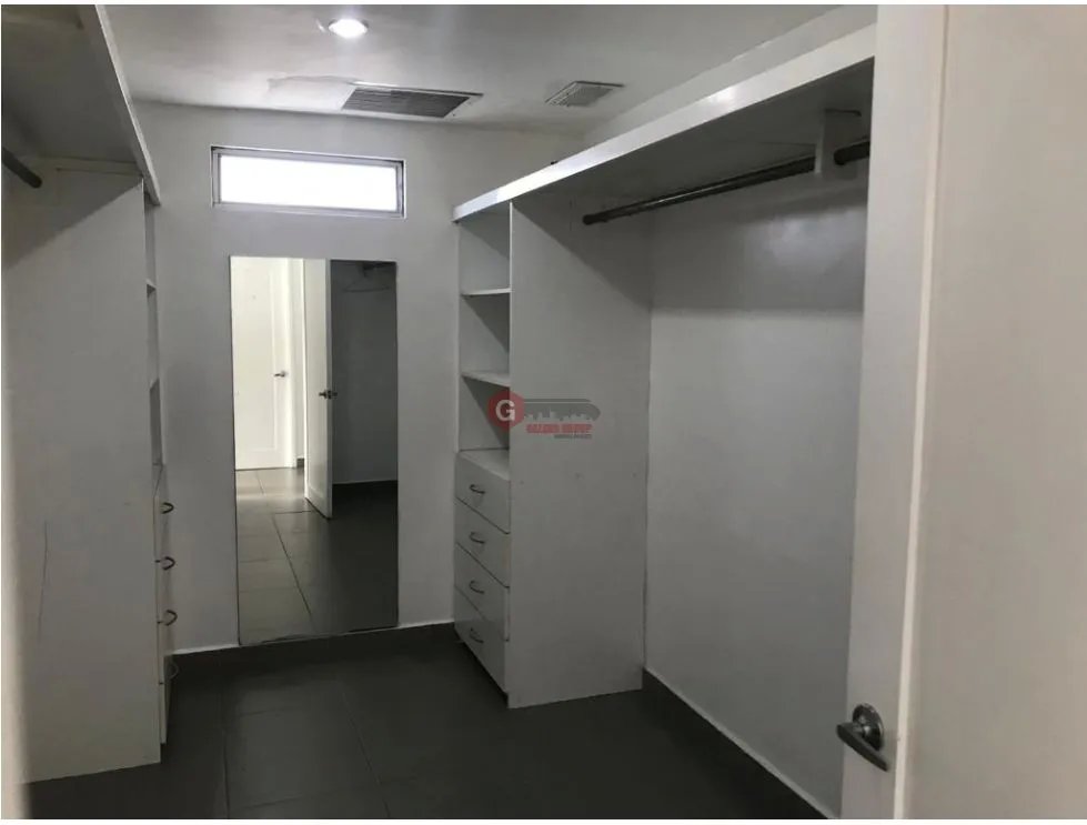 OBARRIO / COMMERCIAL OR RESIDENTIAL HOUSE / 500M / 2 LEVELS / STORAGE