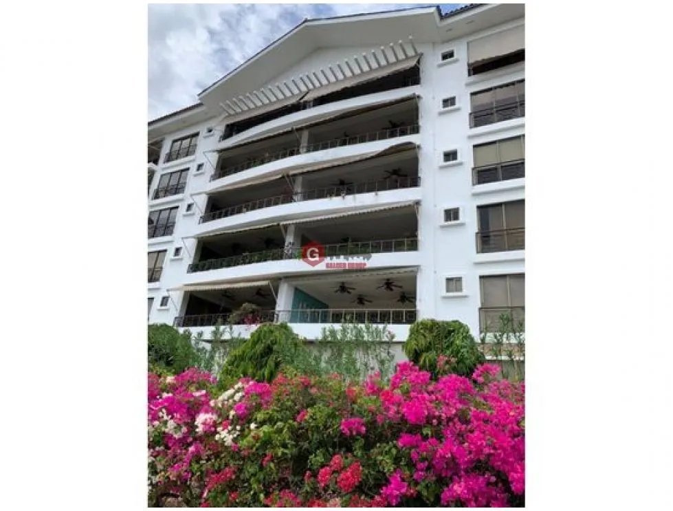 SE VENDE APARTAMENTO EN PUNTA BARCO RESORT 220 M2 CON PISCINA