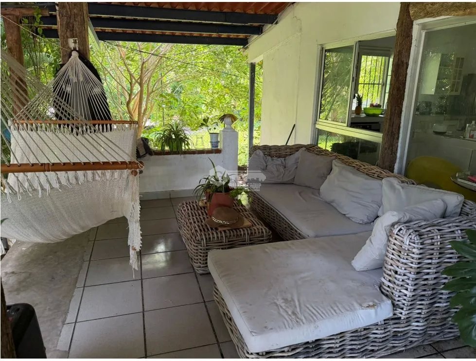SE VENDE CASA EN CORONADO 1500M A UNA  CUADRA DE LA PLAYA