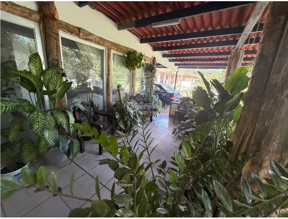 SE VENDE CASA EN CORONADO 1500M A UNA  CUADRA DE LA PLAYA