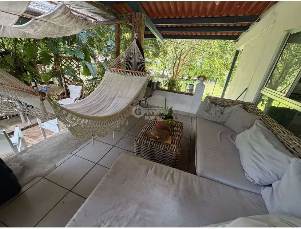 CORONADO / 1500M / 5 BEDROOM / 1 BLOCK FROM THE BEACH / SPACIOUS LOT