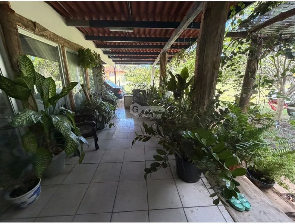 CORONADO / 1500M / 5 BEDROOM / 1 BLOCK FROM THE BEACH / SPACIOUS LOT