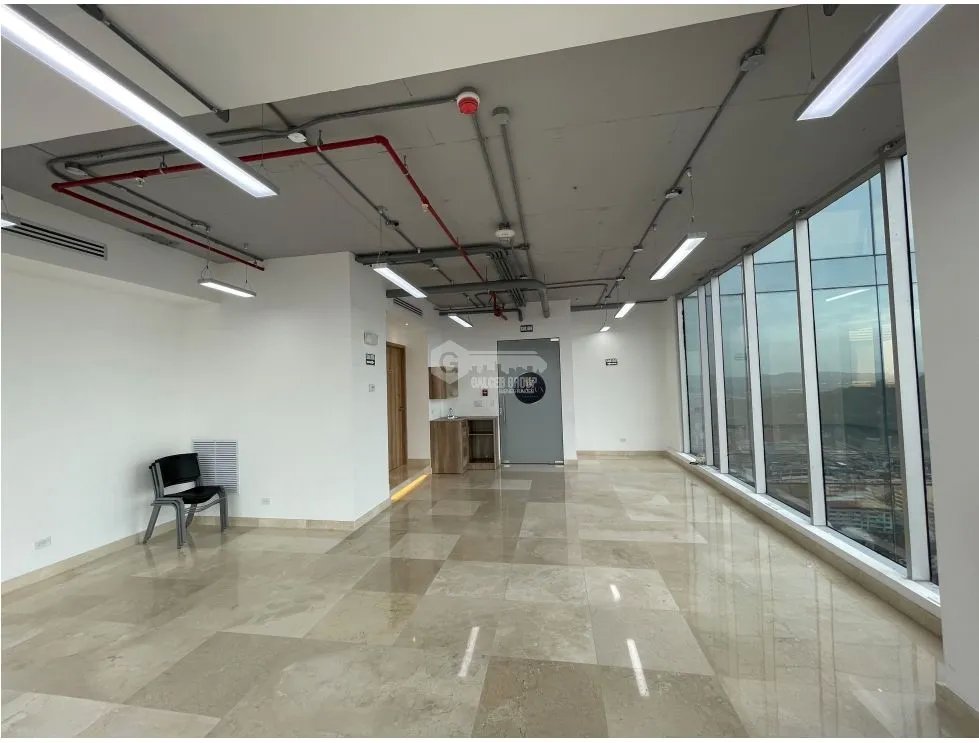 OFICINA / BALBOA OFFICE CENTER / 70M / SIN DIVISIONES / COCINA