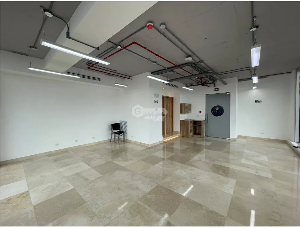 OFICINA / BALBOA OFFICE CENTER / 70M / SIN DIVISIONES / COCINA