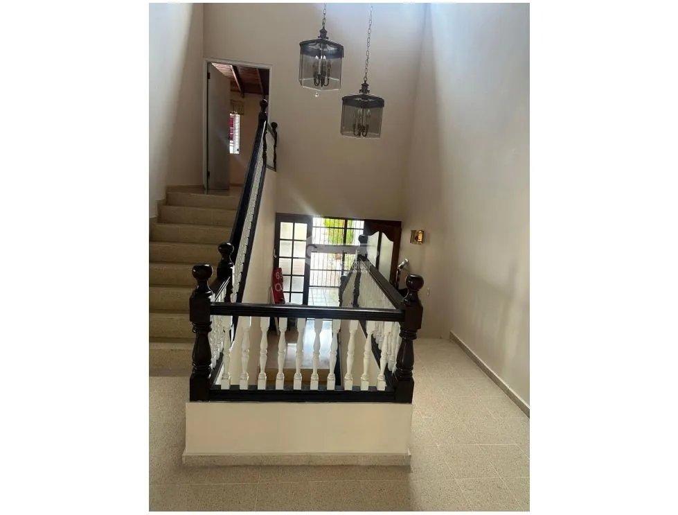 SE ALQUILA CASA EN BETANIA 341M 2 NIVELES 3 HABITACIONES NEGOCIABLE