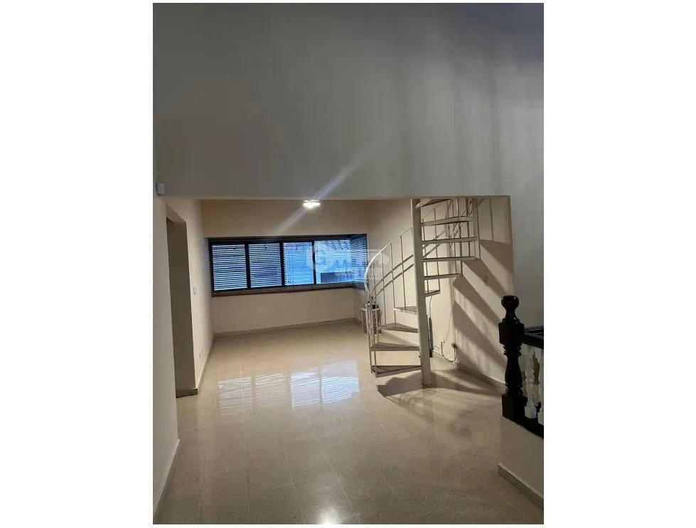 SE ALQUILA CASA EN BETANIA 341M 2 NIVELES 3 HABITACIONES NEGOCIABLE