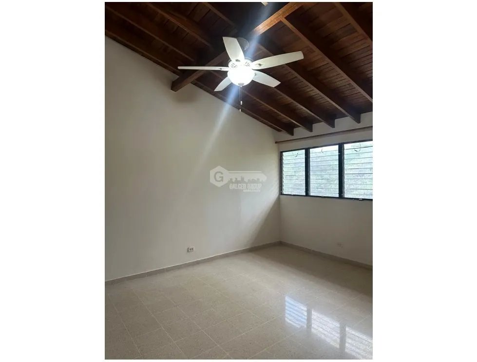 BETANIA / DOS MARES / 341M / 2 NIVELES / 3 HABITACIONES / PATIO