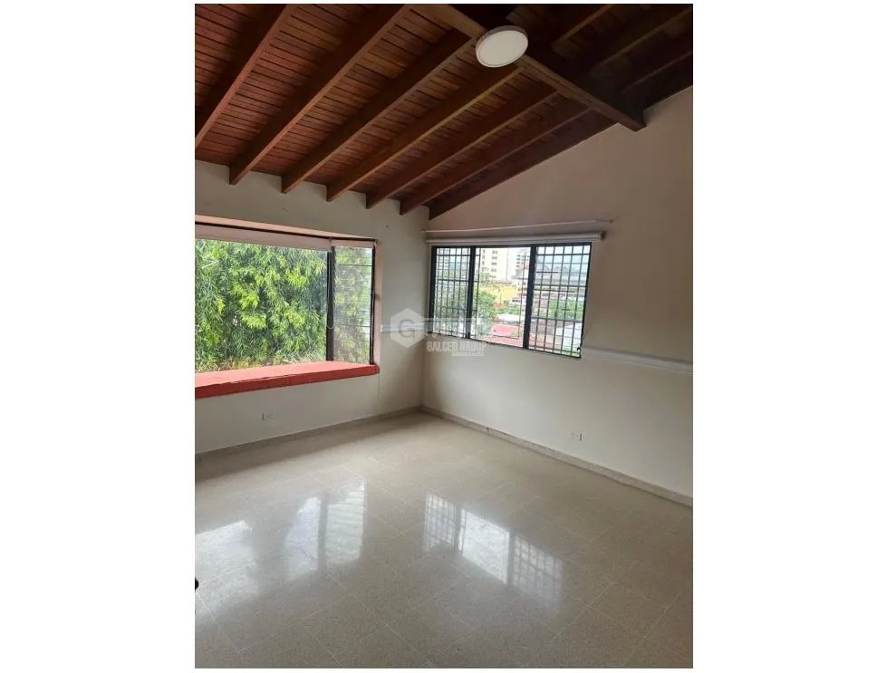 BETANIA / DOS MARES / 341M / 2 NIVELES / 3 HABITACIONES / PATIO