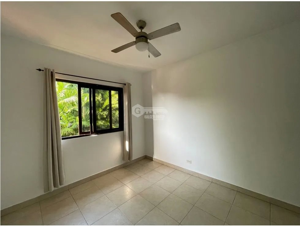 Two-Story House for Sale in Versalles - 186 sqm with Spacious Garden