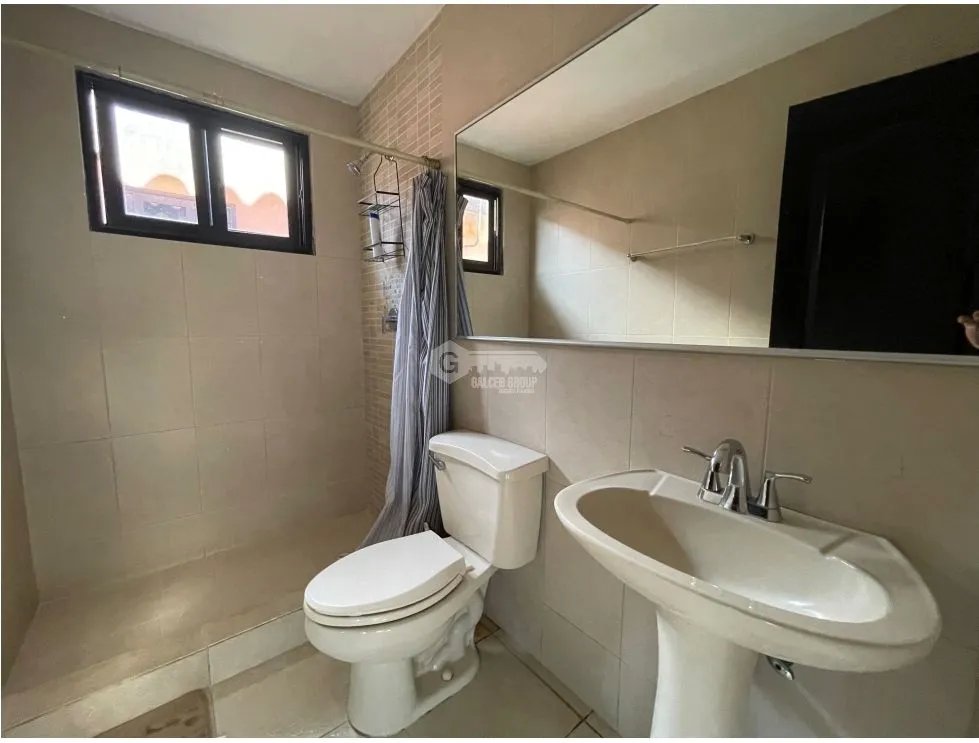 Two-Story House for Sale in Versalles - 186 sqm with Spacious Garden