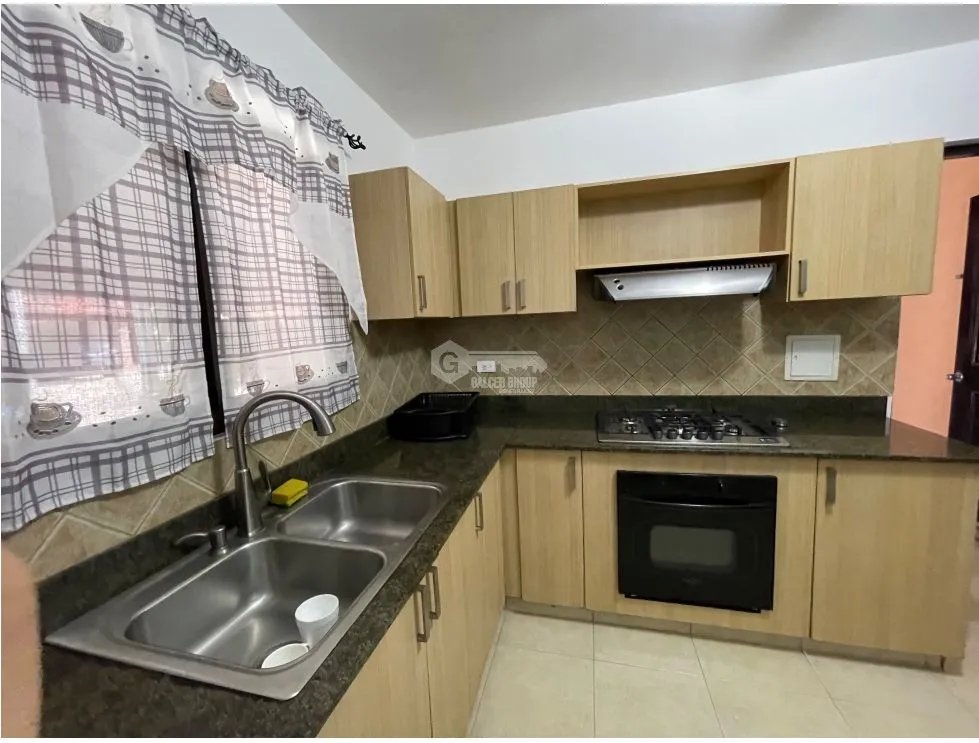 Two-Story House for Sale in Versalles - 186 sqm with Spacious Garden