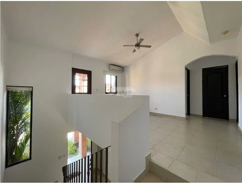 JUAN DIAZ / VERSALLES / 186M / 3 BEDROOMS / 2.5 BATHROOMS / 2 LEVELS