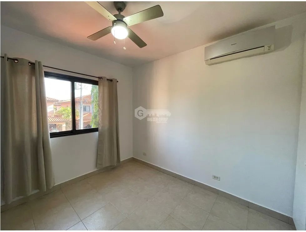 JUAN DIAZ / VERSALLES / 186M / 3 BEDROOMS / 2.5 BATHROOMS / 2 LEVELS