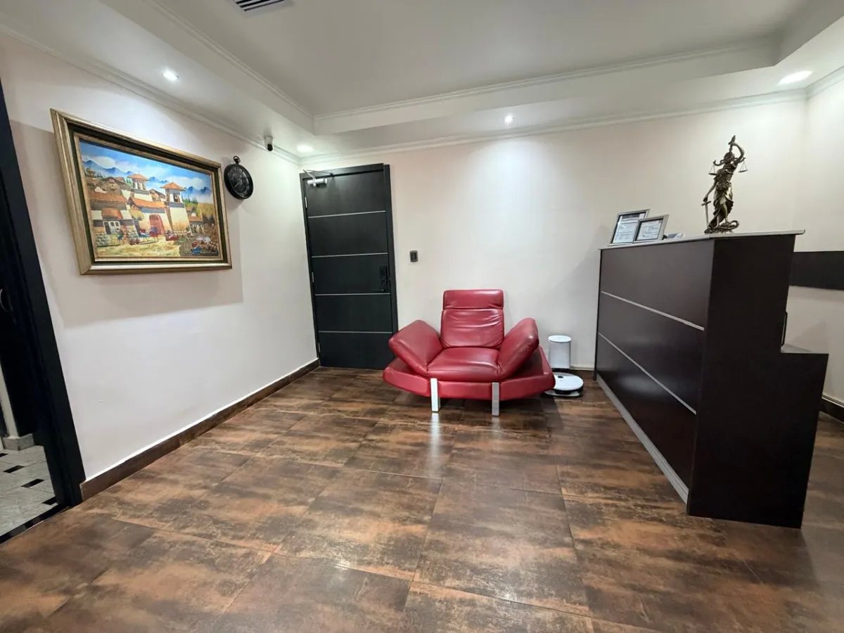 VENTA DE OFICINA EN OBARRIO AMUEBLADA Y LISTA PARA OPERAR