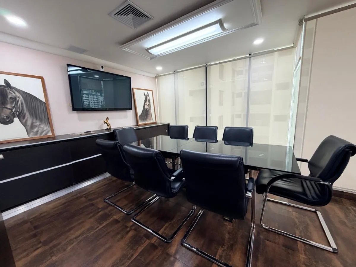 VENTA DE OFICINA EN OBARRIO AMUEBLADA Y LISTA PARA OPERAR
