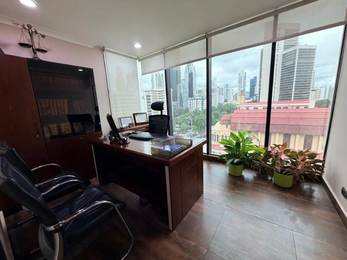 VENTA DE OFICINA EN OBARRIO AMUEBLADA Y LISTA PARA OPERAR