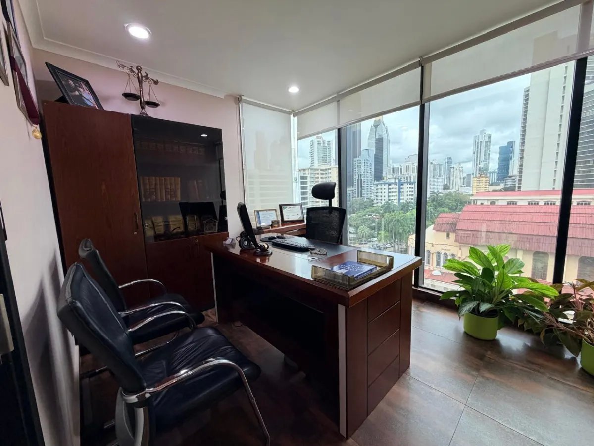 VENTA DE OFICINA EN OBARRIO AMUEBLADA Y LISTA PARA OPERAR