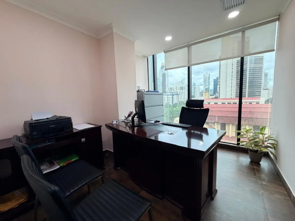 VENTA DE OFICINA EN OBARRIO AMUEBLADA Y LISTA PARA OPERAR