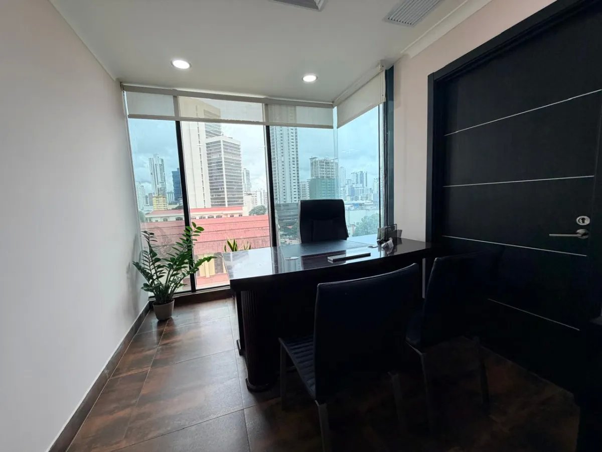 VENTA DE OFICINA EN OBARRIO AMUEBLADA Y LISTA PARA OPERAR
