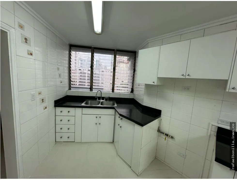 SE VENDE APARTAMENTO EN MARBELLA