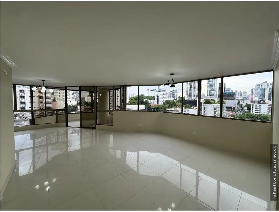 SE VENDE APARTAMENTO EN MARBELLA