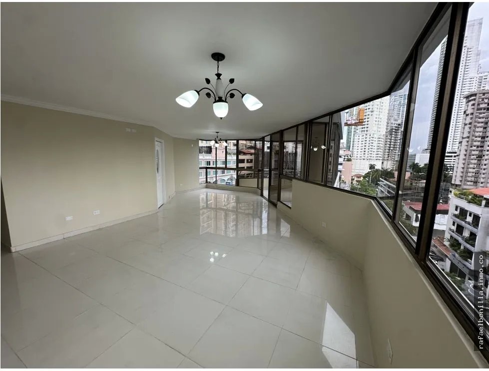 SE VENDE APARTAMENTO EN MARBELLA