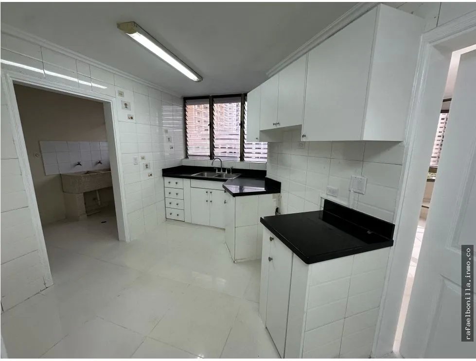 SE VENDE APARTAMENTO EN MARBELLA