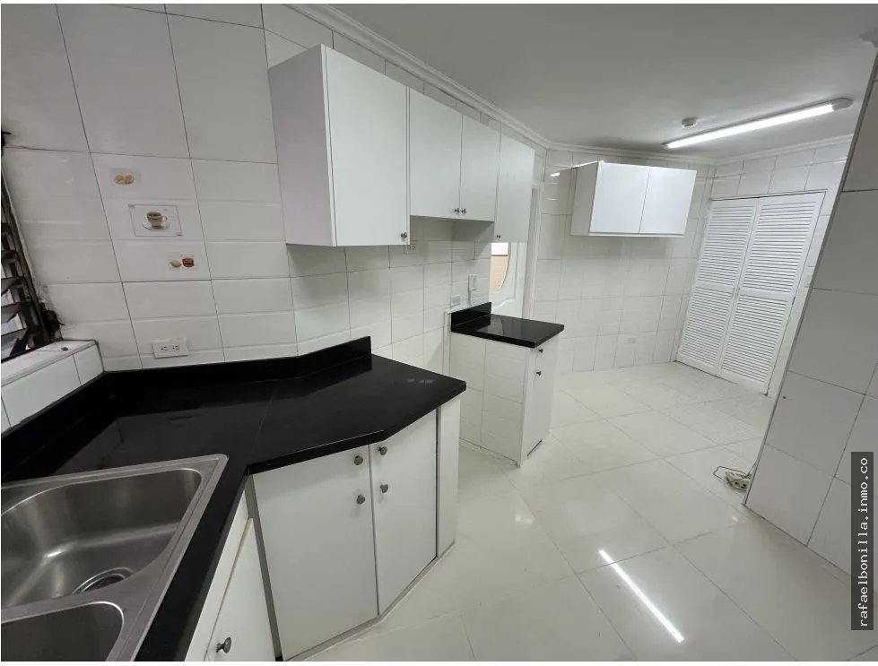 SE VENDE APARTAMENTO EN MARBELLA
