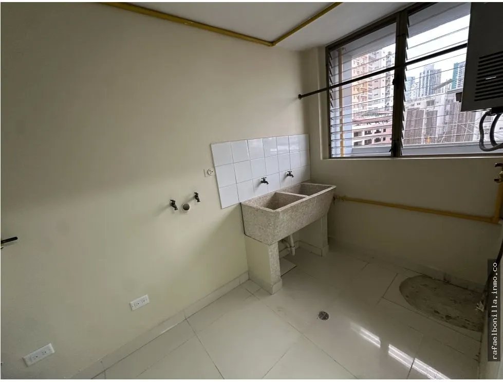 SE VENDE APARTAMENTO EN MARBELLA
