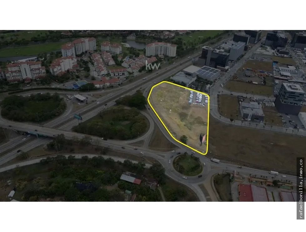 SE VENDE TERRENO EN SANTA MARIA BUSINESS DISTRICT