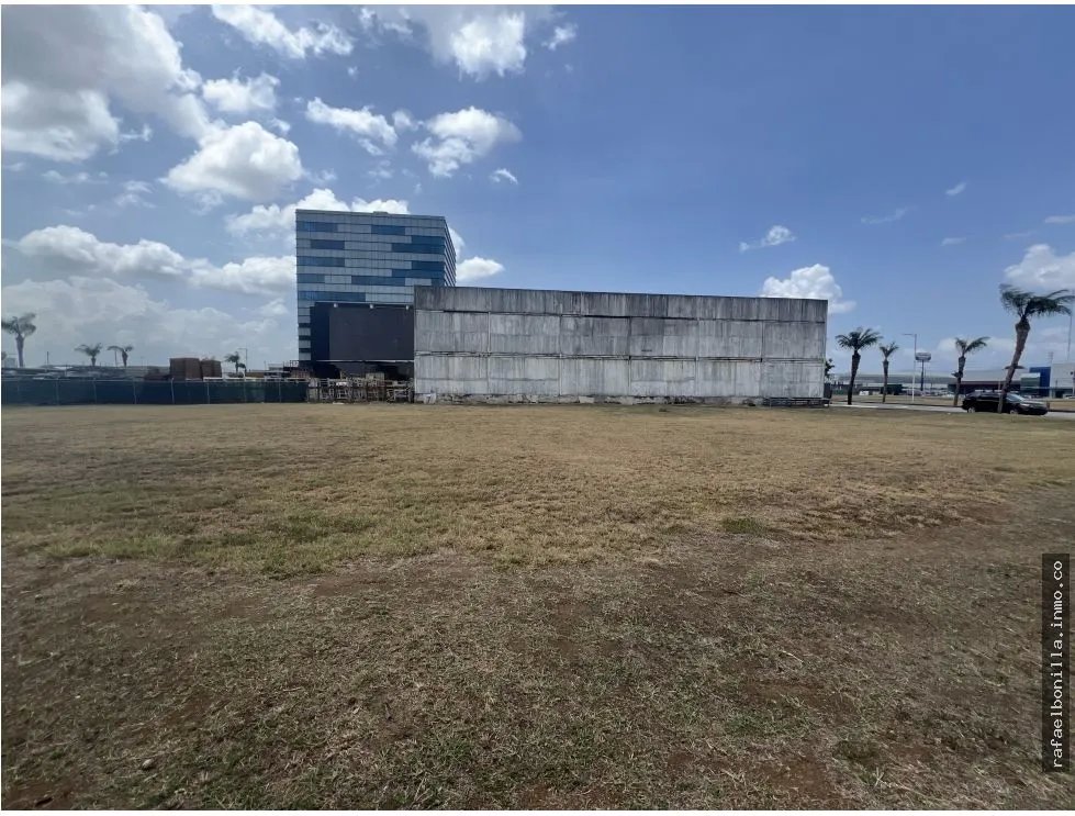 SE VENDE TERRENO EN SANTA MARIA BUSINESS DISTRICT