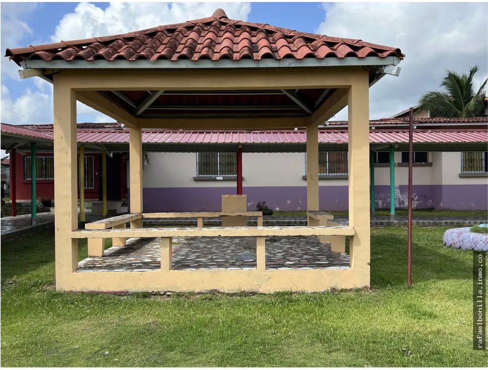 SE VENDE TERRENO COMERCIAL EN COLON